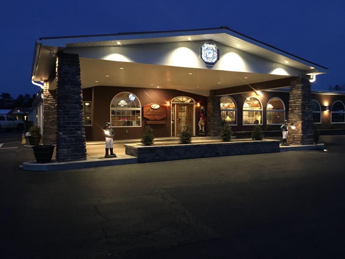 Landmark Motor Inn Гленс-Фолс Экстерьер фото
