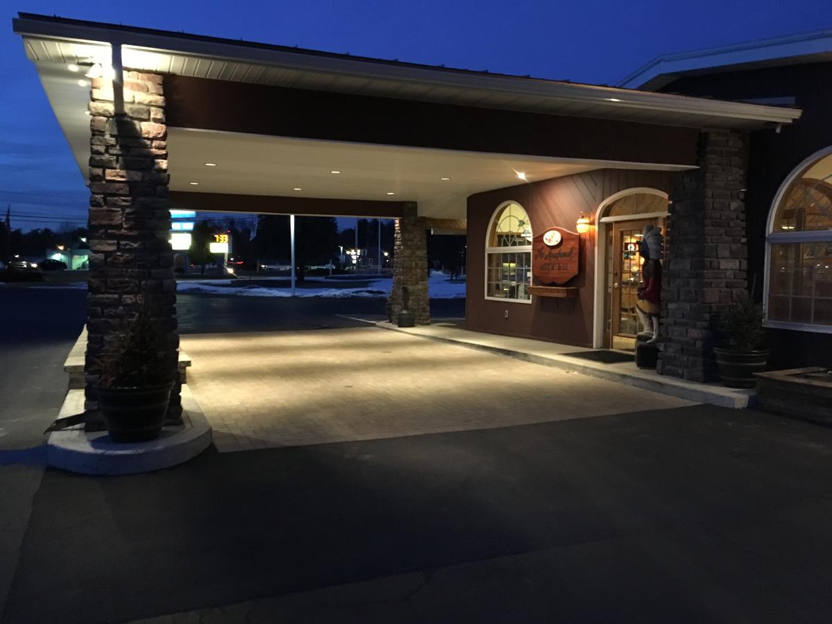 Landmark Motor Inn Гленс-Фолс Экстерьер фото