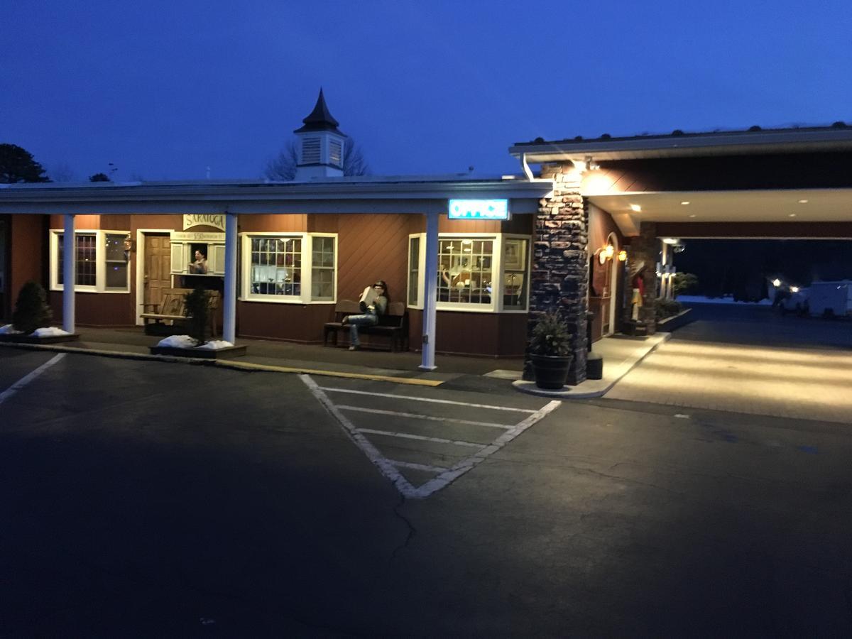 Landmark Motor Inn Гленс-Фолс Экстерьер фото